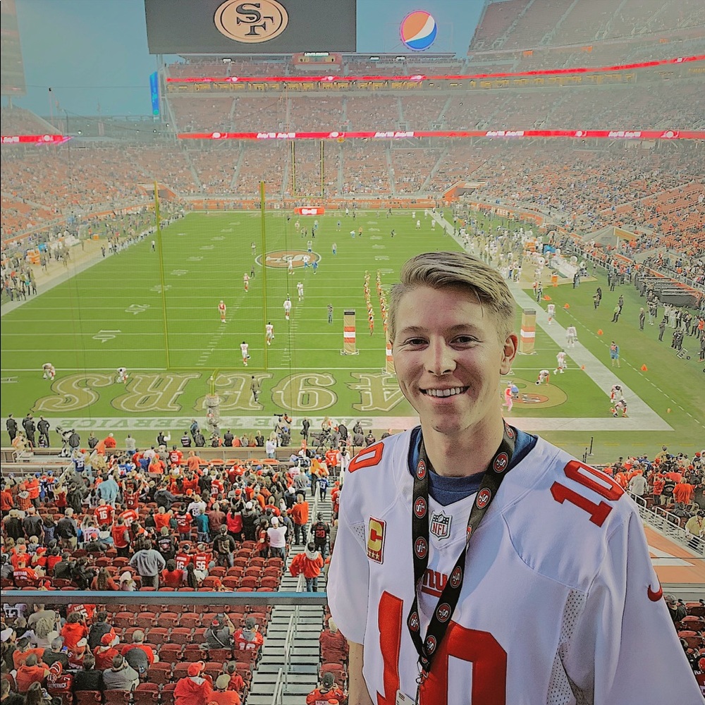 Meet your Posher, Dominic